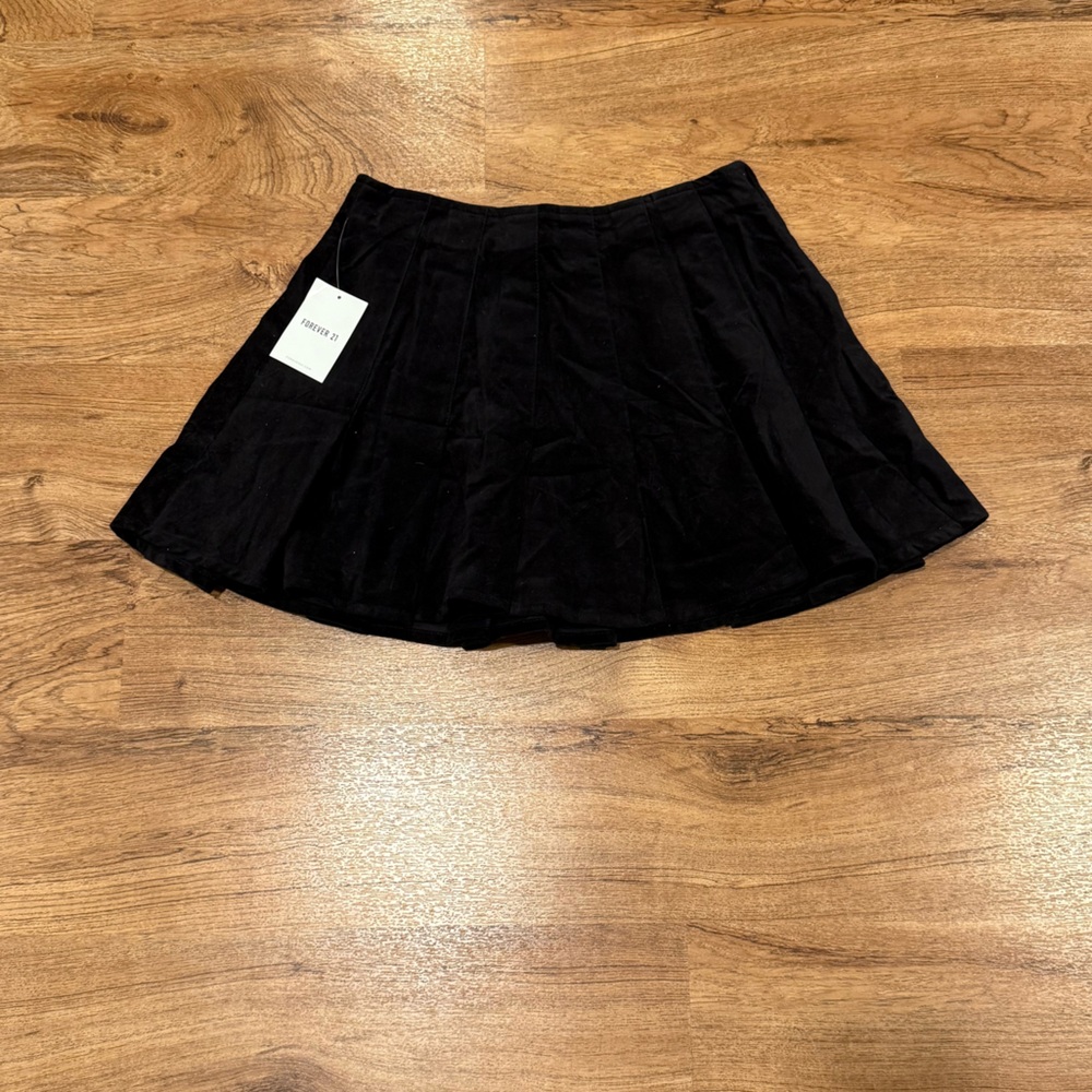Forever 21 Black Velvet-like, Pleated Skirt, Women's sz. S